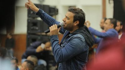 بالصور ... رامي صبري يتألق فى حفل جامعه المنصوره وسط الآلاف تحت شعار 