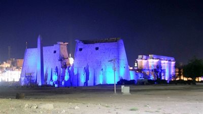معبد الأقصر باللون الأزرق فى اليوم العالمى للتوحد