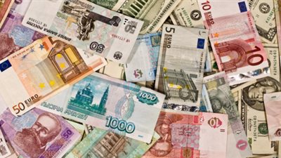 تعرف على اسعار العملات فى مستهل تعاملات الاربعاء