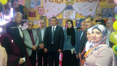 وكيلة تعليم الخانكة تشيد بأنشطة الطلاب في المعرض الختامي