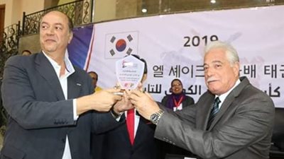 السفير الكوري يكرم وكيل وزارة الشباب والرياضة بجنوب سيناء
