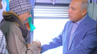وزير النقل يتابع تطوير وتحسين العربات المكيفة والمميزة بورش كوم ابو راضى