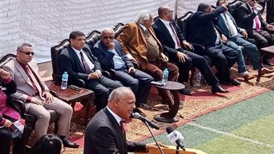 بكري: عمال مصر يضربون أروع الأمثلة في مساندة مصر ودعمه
