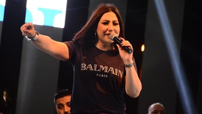 بوسي تشعل أجواء الجامعة البريطانية بحضور جماهيري.. صور