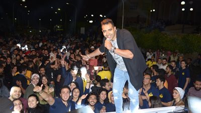 محمد عدوية يحيى حفل فى الجامعة البريطانية بالشروق