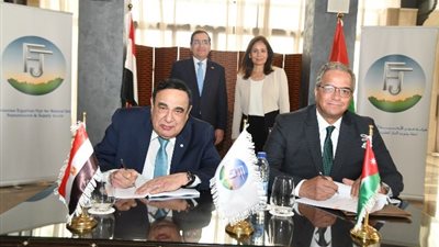 وزير البترول ونظيره الأردنى يشهدان توقيع عقد طويل الأجل بين 
