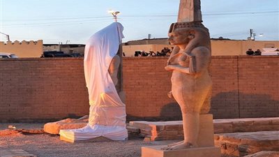 ترميم تمثال رمسيس الثاني وعرضه بمكانه الأصلي بأخميم
