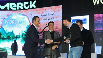 بالصور.. تكريم أبطال مسلسل 