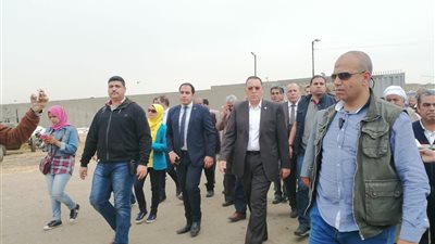 وزير الزراعة خلال تفقده مزارع أبو حماد: حالة القمح جيدة.. معدل الإصابات قليلة