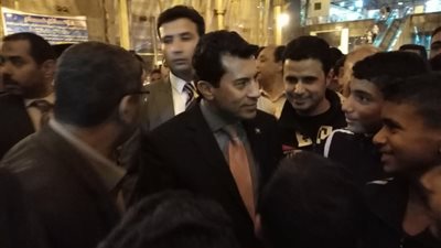 وزيرالرياضة يودع الأيتام المشاركين فى قطار الشباب