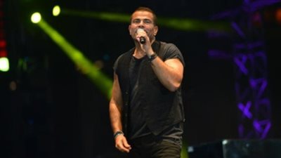 تعرف على سعر تذكرة حفل عمرو دياب في الجامعة الأمريكية