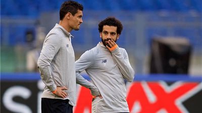 مدافع ليفربول يصطاد محمد صلاح فى الشارع.. صور