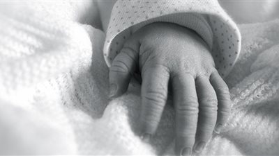 ممرضة تعترف: بدلت 5 آلاف رضيع فور ولادتهم