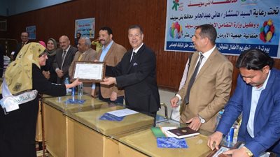 محافظ بني سويف يشهد فعاليات تكريم حفظة القرآن والمتفوقين و العرائس