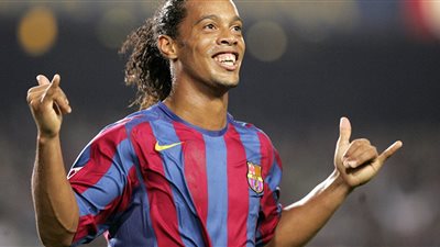 ابن رونالدينيو يوقع أول عقد احترافي .. فيديو