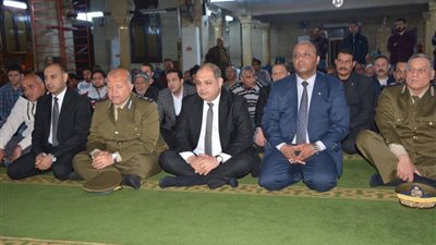 محافظ الغربية يؤدى صلاة الجنازة على شهيد الوطن بالمحلة الكبرى