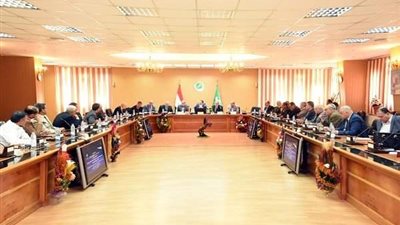 غراب خلال لقائه بالنواب يوجه بإعداد دراسة لتوصيل الصرف الصحي للعزب المتاخمة للمدن