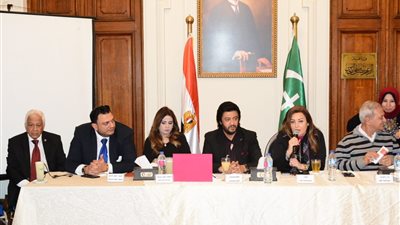 نهال عنبر وسامح يسري يشاركان في صالون الوفد الثقافي