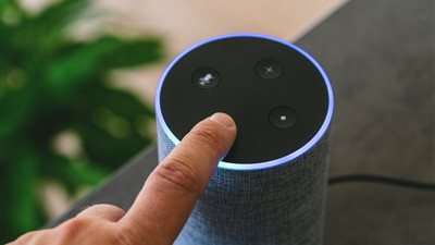 احذر .. الثلاثة الكبار تراقب همساتك..بإدارة مخصصة للتنصت
