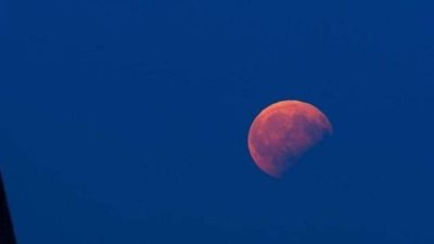 القمر الوردى.. أجمل ظاهرة فلكية تحدث مرة فى العام
