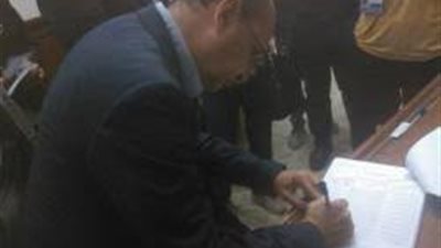 وزير الصناعة يدلى بصوته في التعديلات الدستورية بالدقي