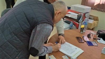 نائب رئيس المجتمعات العمرانية الجديدة يُدلى بصوته فى استفتاء التعديلات الدستورية