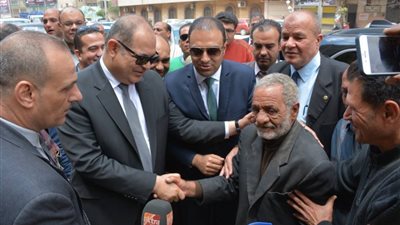 محافظ الغربية تفقد سير العمل بلجان الاستفتاء ويشيد بكثافة الحضور من الجماهير بالصور
