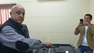 عبدالمطلب عماره يدلى بصوته فى الإستفتاء على التعديلات الدستورية.. بالصور
