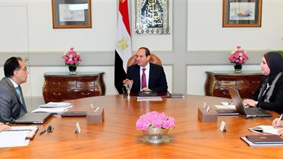 الرئيس السيسي يؤكد إيمان الدولة بالدور الكبير للمشروعات الصغيرة والمتوسطة