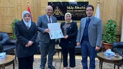 رئيس جامعة بنها يكرم الدكتورة هالة الداعوس لحصولها على جائزة اليابان الدولية