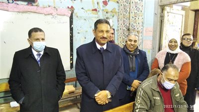 مدير تعليم الجيزة يتفقد كنترول العمرانية للشهادة الاعدادية