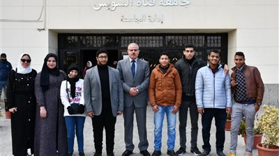 رئيس جامعة القناة يوجه بدمج الطلاب ذوي الهمم في الأنشطة والمعسكرات