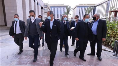 وزير الاتصالات يتفقد الأعمال الإنشائية فى مدينة المعرفة ومقر الوزارة فى العاصمة الإدارية