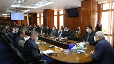 سرعة الانتهاء من نقل أي مسارات للمرافق العامة لتطوير طريق مصر ايران بالسويس