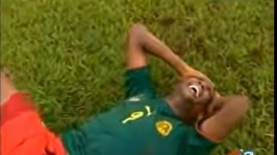 ليلة بكى فيها صامويل إيتو لاعب الكاميرون أمام مصر.. شاهد بالفيديو