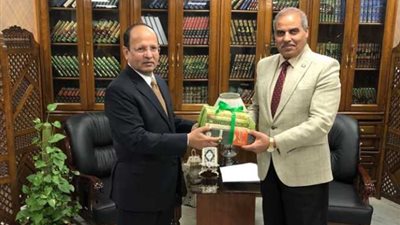 السفير الباكستاني بالقاهرة يلتقي رئيس جامعة الازهر