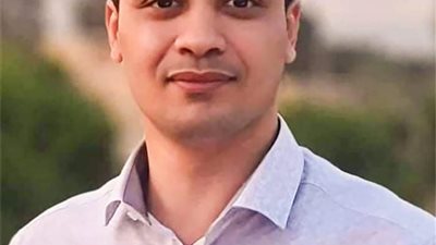 فنان مصري يحصد الجائزة الأولى في مسابقة دولية للكاريكاتير