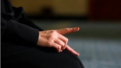 هل يجوز الدعاء بعد التشهد ...| فيديو
