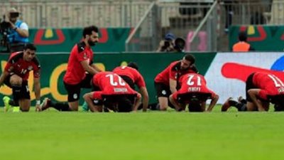 الكاف يصالح الفراعنة قبل مواجهة الكاميرون برفع الإيقاف عن لاعب المنتخب