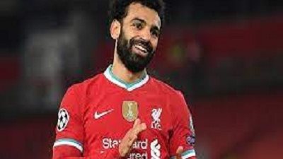 محمد صلاح يلقن درسا لزميله ساديو مانى قبل مباراة مصر والسنغال