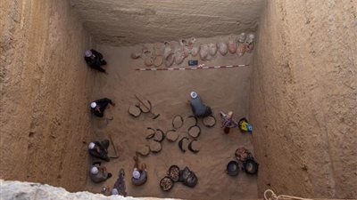 الكشف عن خبيئة لمواد التحنيط في أبو صير