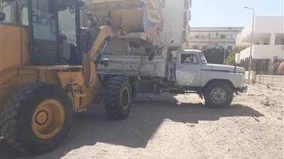 رفع ١٠ أطنان من الأتربة والمخلفات الصلبة بمدينة سفاجا