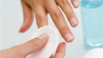 بمكونات بسيطة يمكنك تحضير مزيل طلاء الأظافر في المنزل