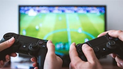 مراهق يقتل عائلته بسبب 