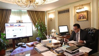 عبد الغفار يشيد بالتطورات والإنجازات بالمقر الجديد لمعهد بحوث الإلكترونيات