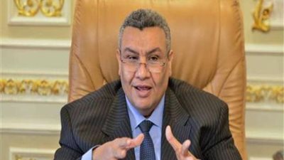 برلماني يطالب بالمساواة في معايير تعيين الأطقم الطبية