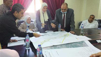 لجنة التخطيط العمرانى تدرس المخطط الإستراتيجى لقرى ونجوع مركز الزينية شمال الأقصر