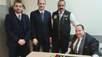 جمارك المطار تحبط تهريب عدد من السبائك الذهبية