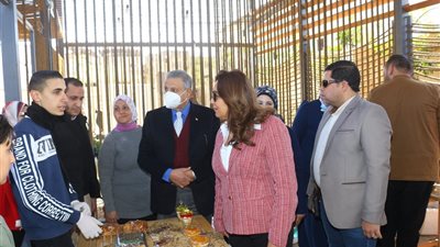 محافظ دمياط تتفقد المدينة الصديقة للنساء وتشيد بالأنشطة