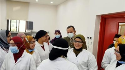 رئيس جامعة المنصورة الجديدة يتابع انتظام الدراسة مع بداية الفصل الدراسي الثاني